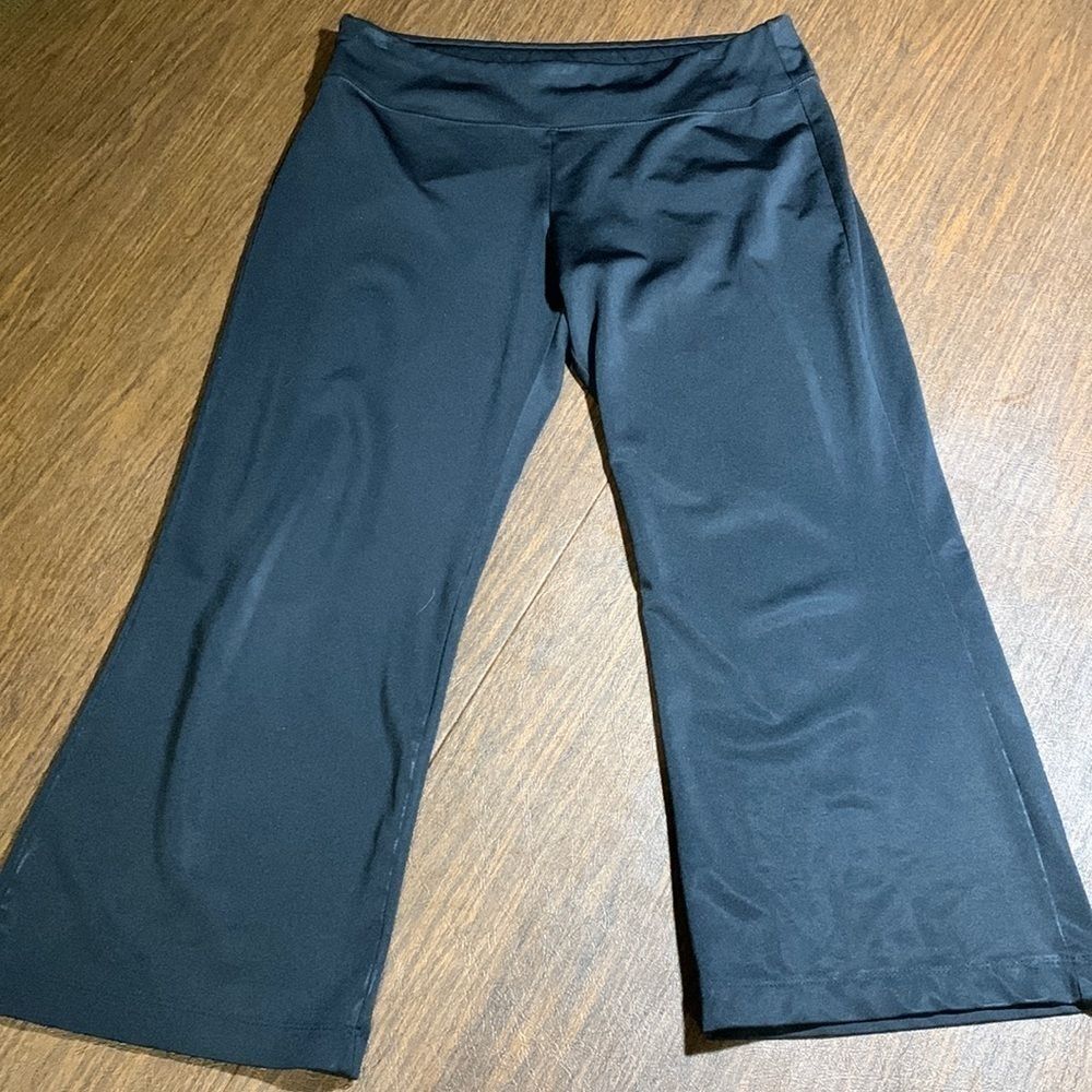 Mossimo black athletic capris, Small